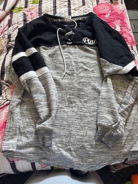 PINK Victoria's Secret Gray & Black Lace-Up Pullover - large